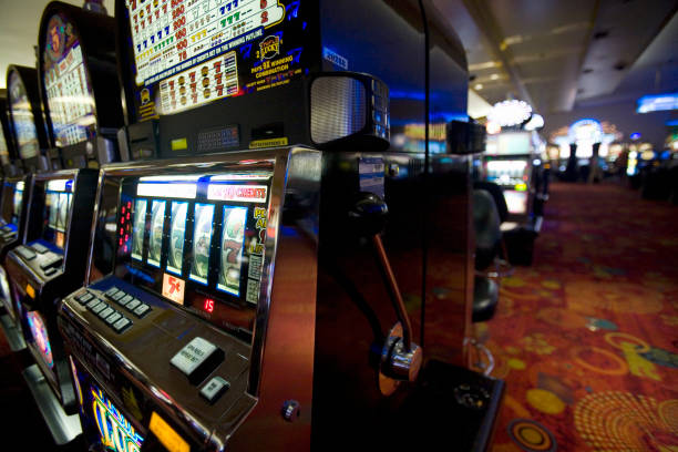 Split-screen view of Free Fire tournament bracket on left and live blackjack table on right within aha4d login mobile app